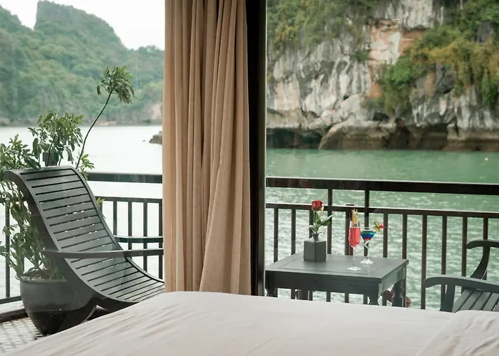 Sena Cruises - Wonder On Lan Ha Bay  Hạ Long