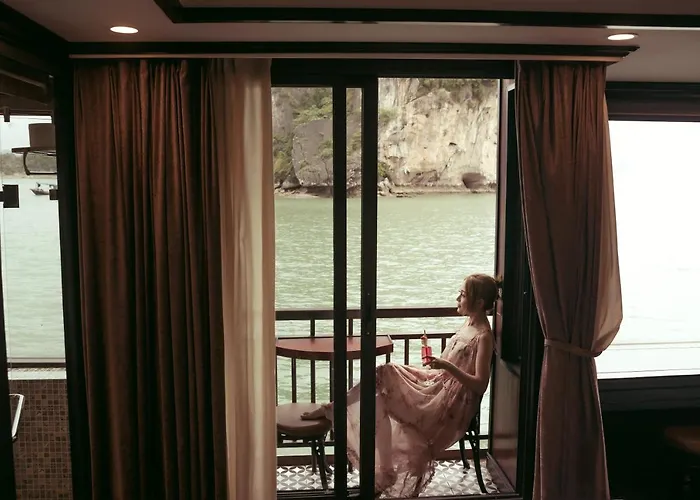 Sena Cruises - Wonder On Lan Ha Bay  Hạ Long